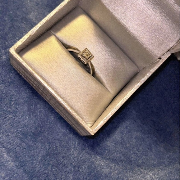 Silver and diamond ring - Picture 2 of 3